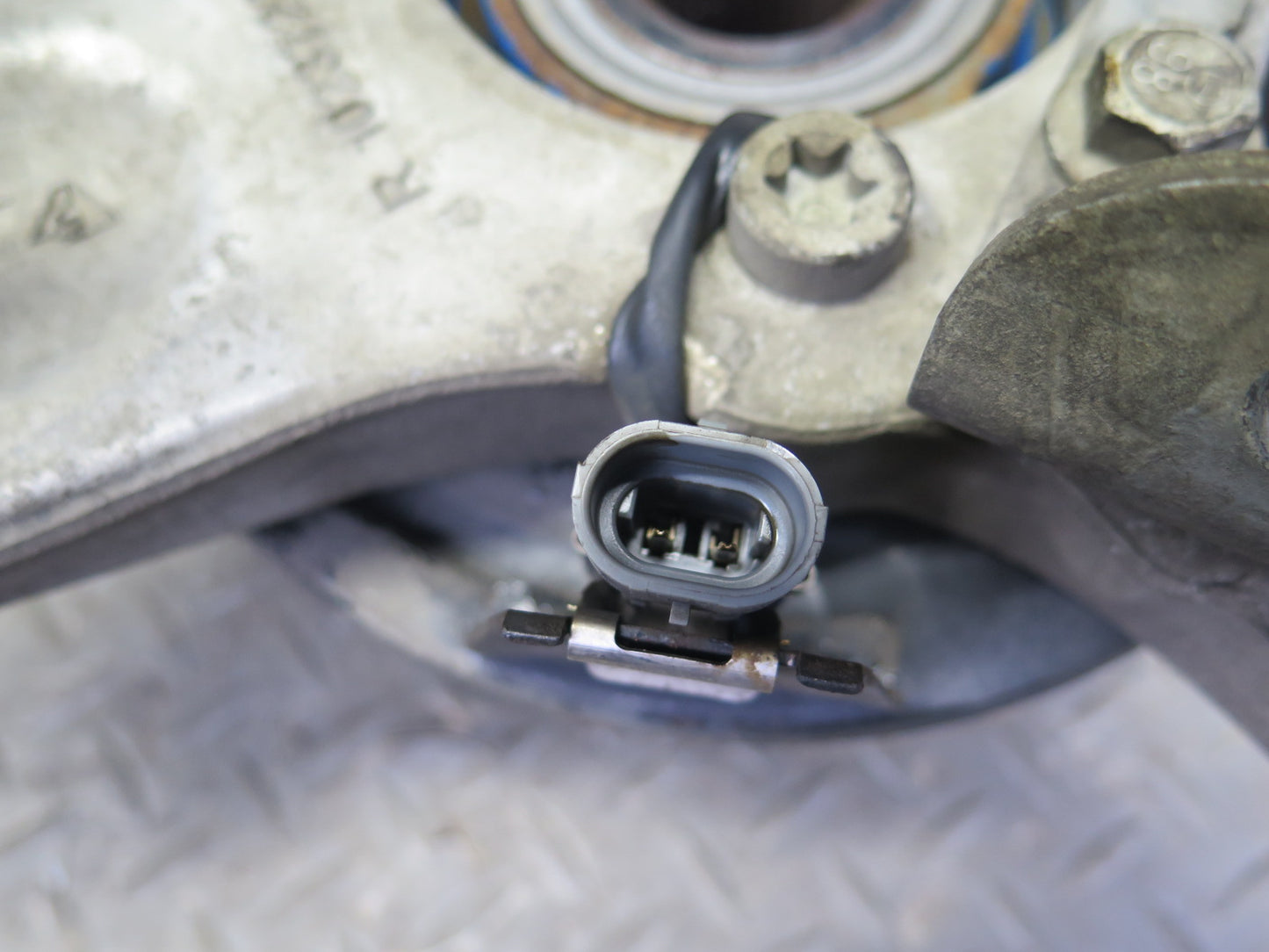 97-04 Chevrolet Corvette C5 Rear Left Spindle Knuckle Wheel Hub Bearing OEM