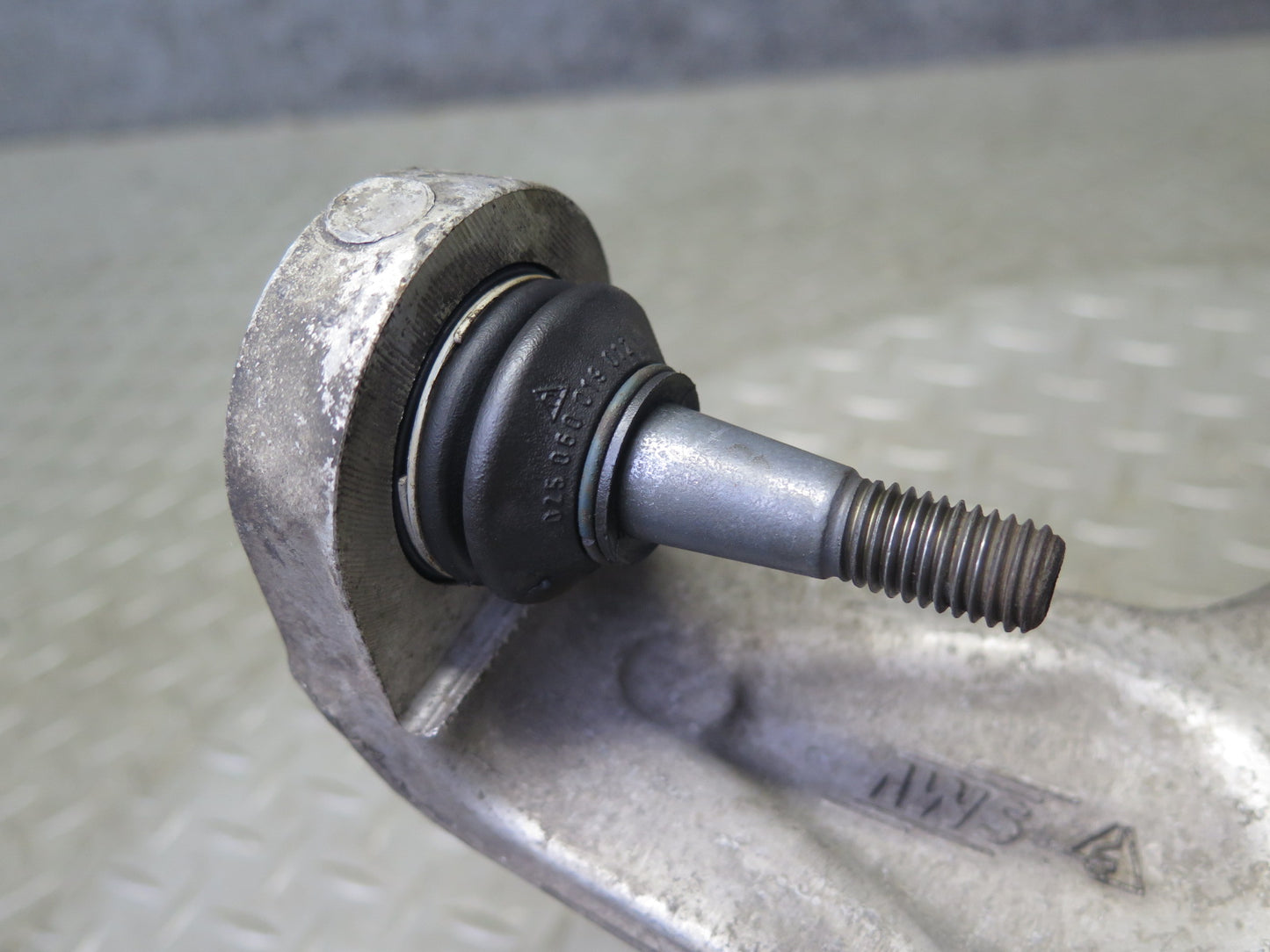 97-04 Chevrolet Corvette C5 Rear Left Spindle Knuckle Wheel Hub Bearing OEM