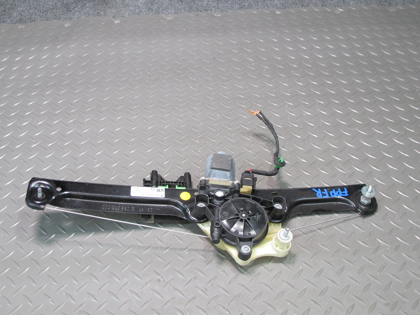 17-23 Porsche Panamera 971 Front Right Door Window Regulator w Motor