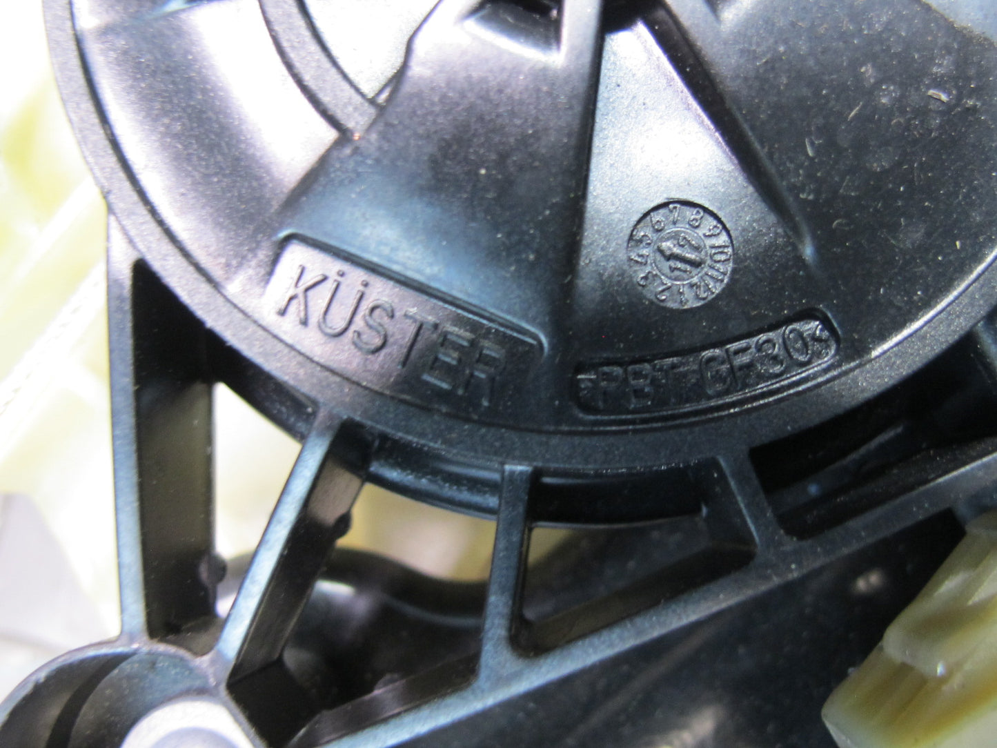 17-23 Porsche Panamera 971 Front Right Door Window Regulator w Motor