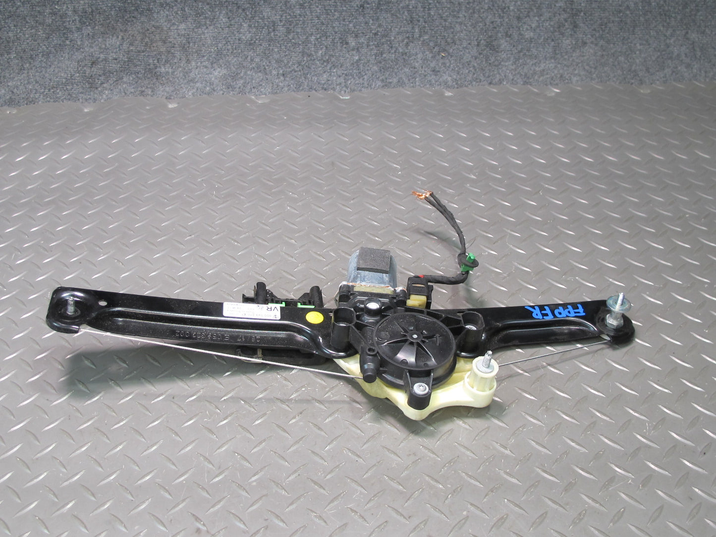 17-23 Porsche Panamera 971 Front Right Door Window Regulator w Motor