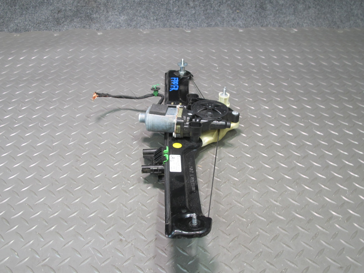 17-23 Porsche Panamera 971 Front Right Door Window Regulator w Motor