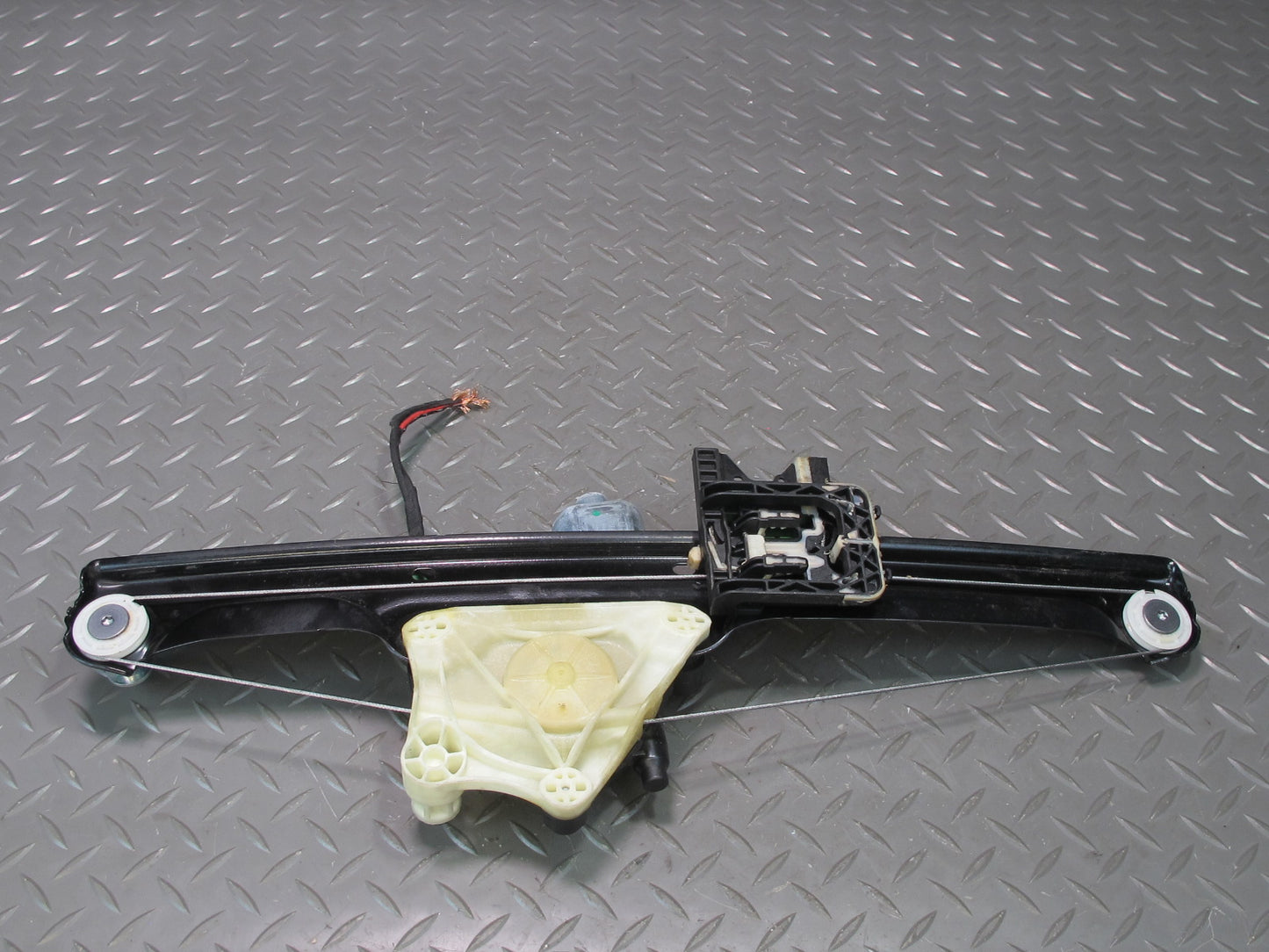 17-23 Porsche Panamera 971 Front Right Door Window Regulator w Motor