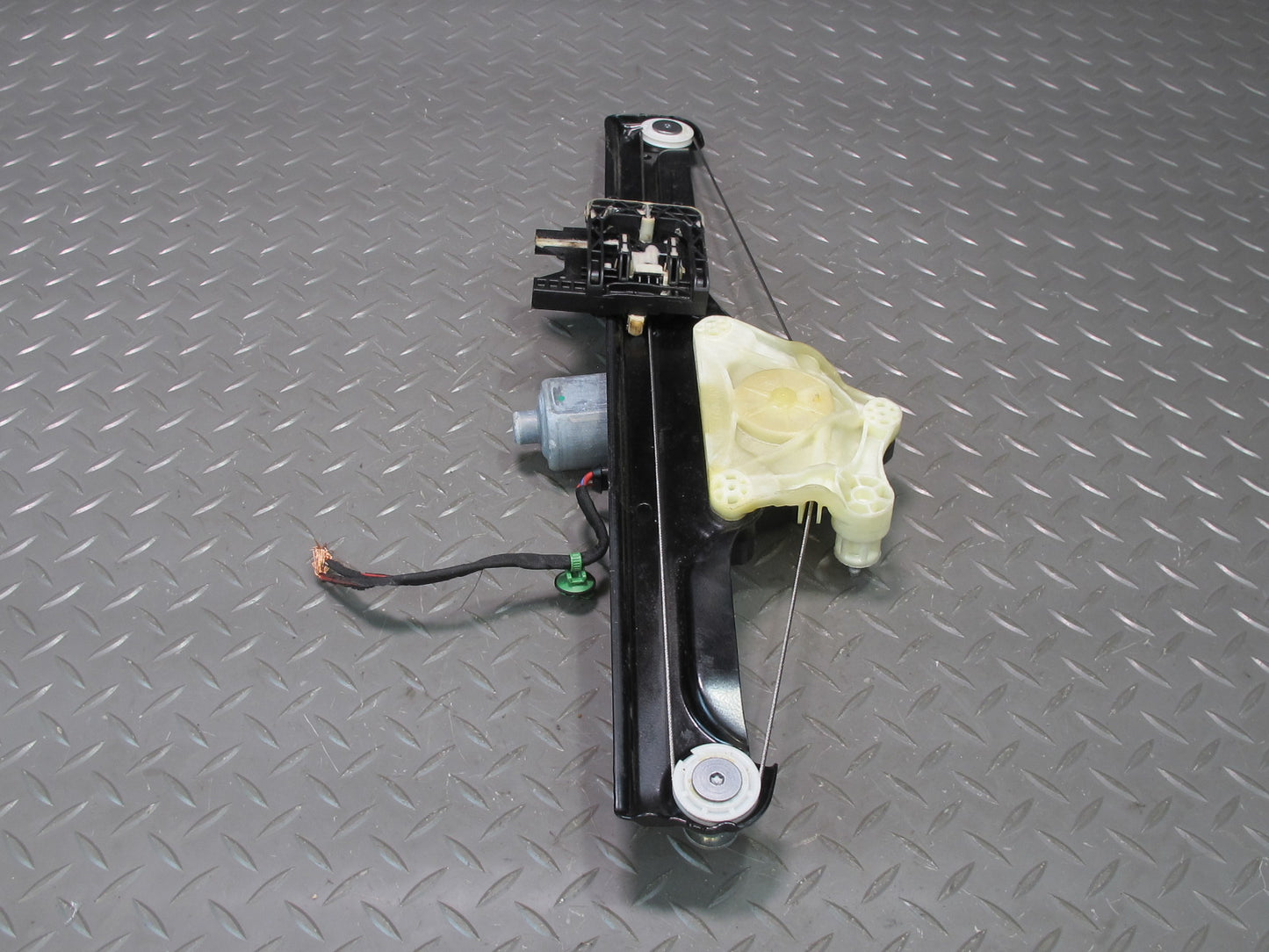 17-23 Porsche Panamera 971 Front Right Door Window Regulator w Motor