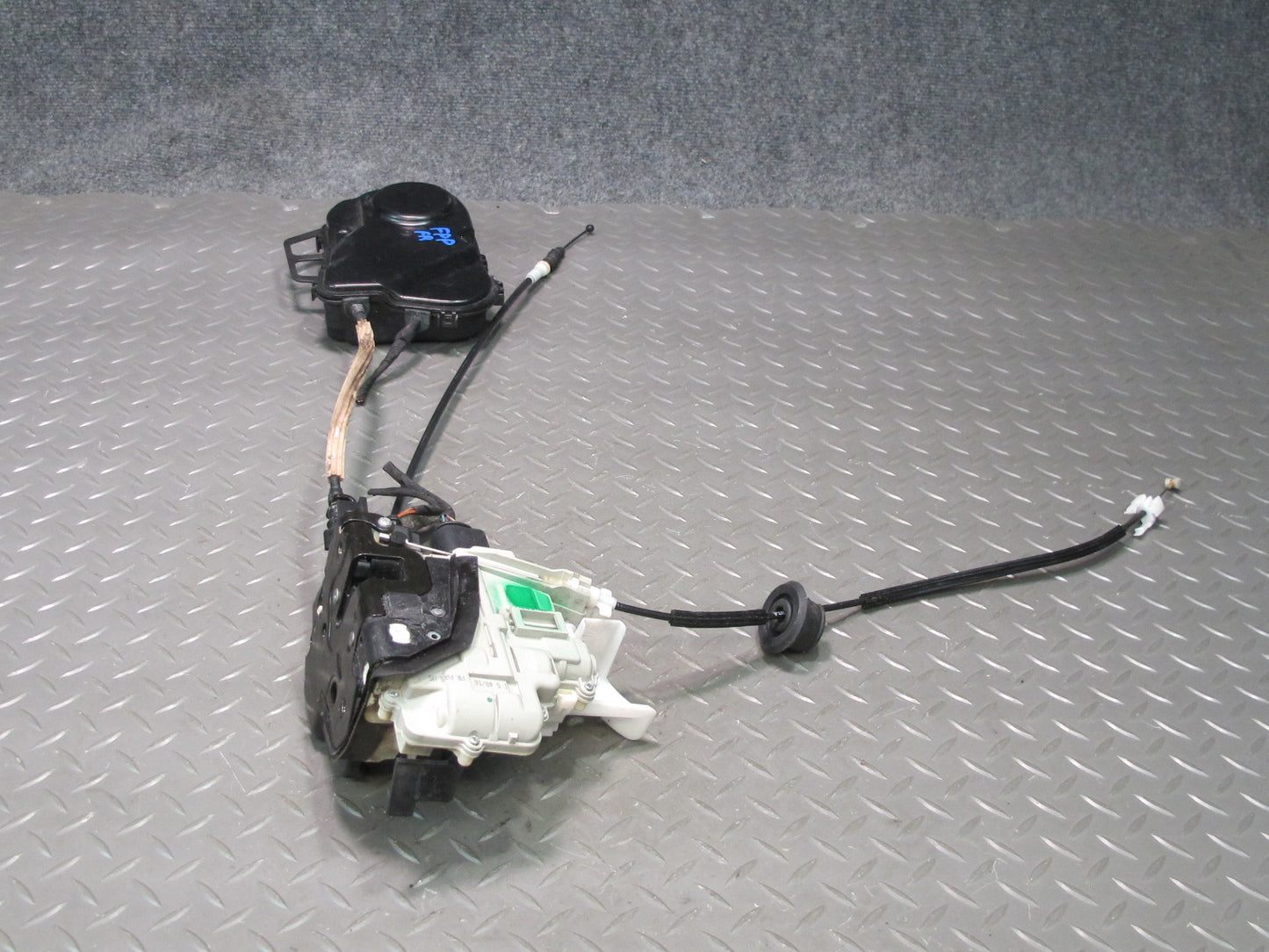 17-23 Porsche Panamera 971 Front Right Door Lock Latch Actuator w Soft Close