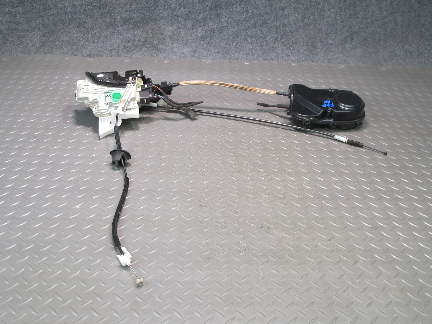 17-23 Porsche Panamera 971 Front Right Door Lock Latch Actuator w Soft Close