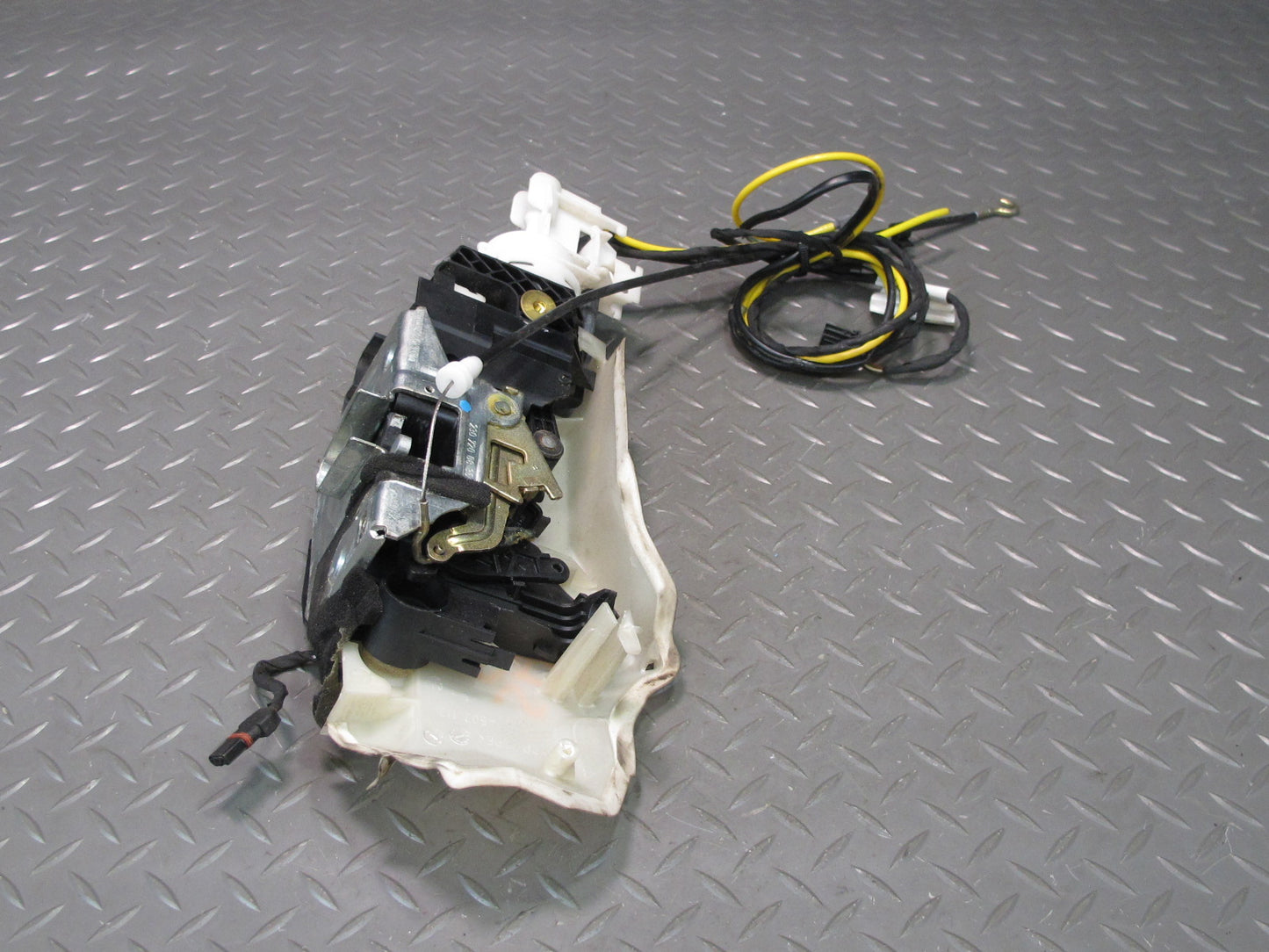 03-12 Mercedes R230 Sl-class Front Right Door Lock Latch Actuator Keyless OEM