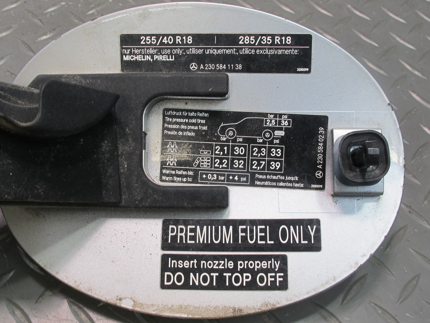 03-06 Mercedes R230 Fuel Tank Filler Door Lid Cover Actuator Housing Set OEM