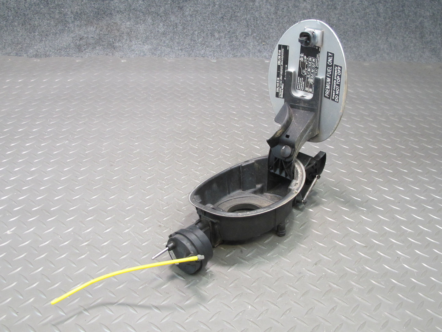 03-06 Mercedes R230 Fuel Tank Filler Door Lid Cover Actuator Housing Set OEM