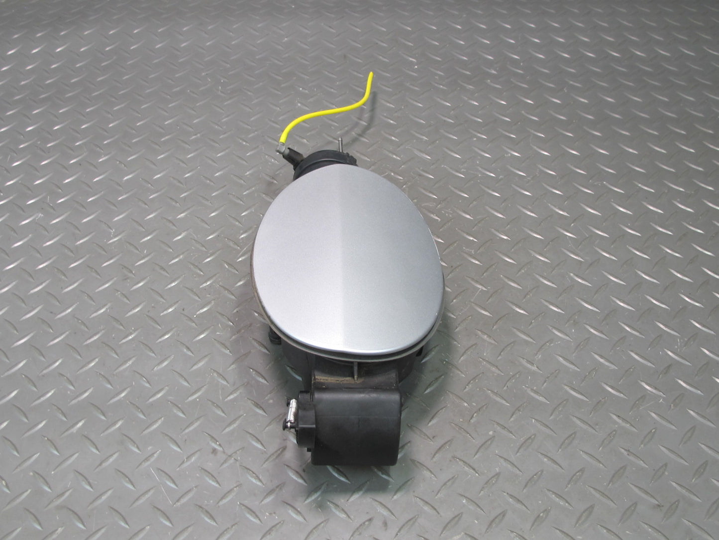 03-06 Mercedes R230 Fuel Tank Filler Door Lid Cover Actuator Housing Set OEM