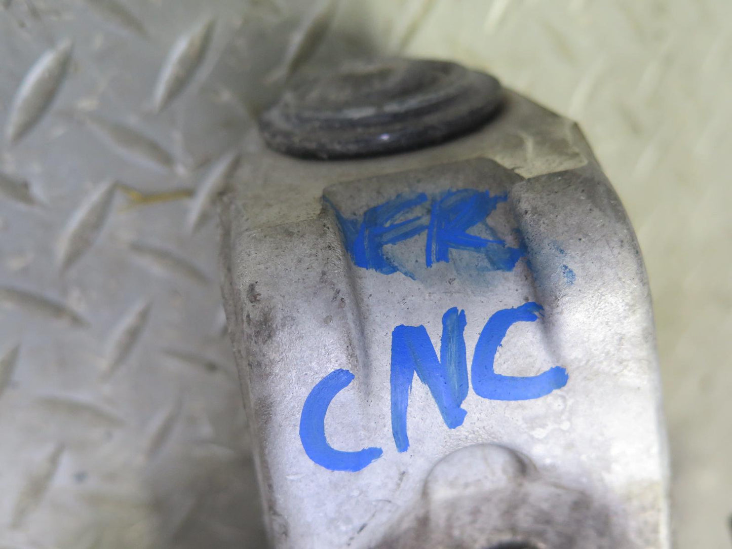 97-04 Chevrolet Corvette C5 Front Right Spindle Knuckle Wheel Hub Bearing OEM