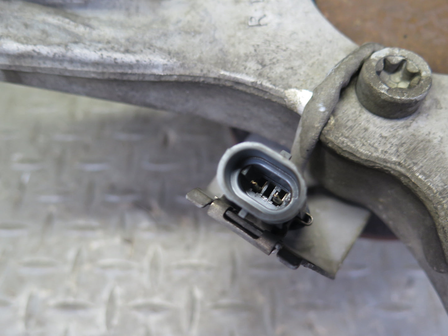 97-04 Chevrolet Corvette C5 Front Right Spindle Knuckle Wheel Hub Bearing OEM