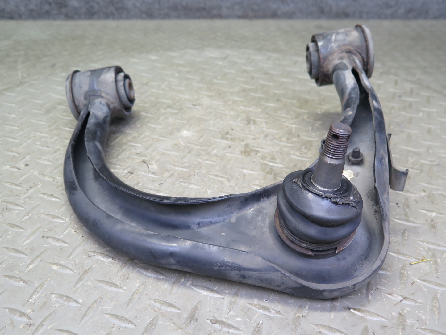 2003-2009 Lexus UZJ120L GX470 Front Right Passenger Side Upper Control Arm