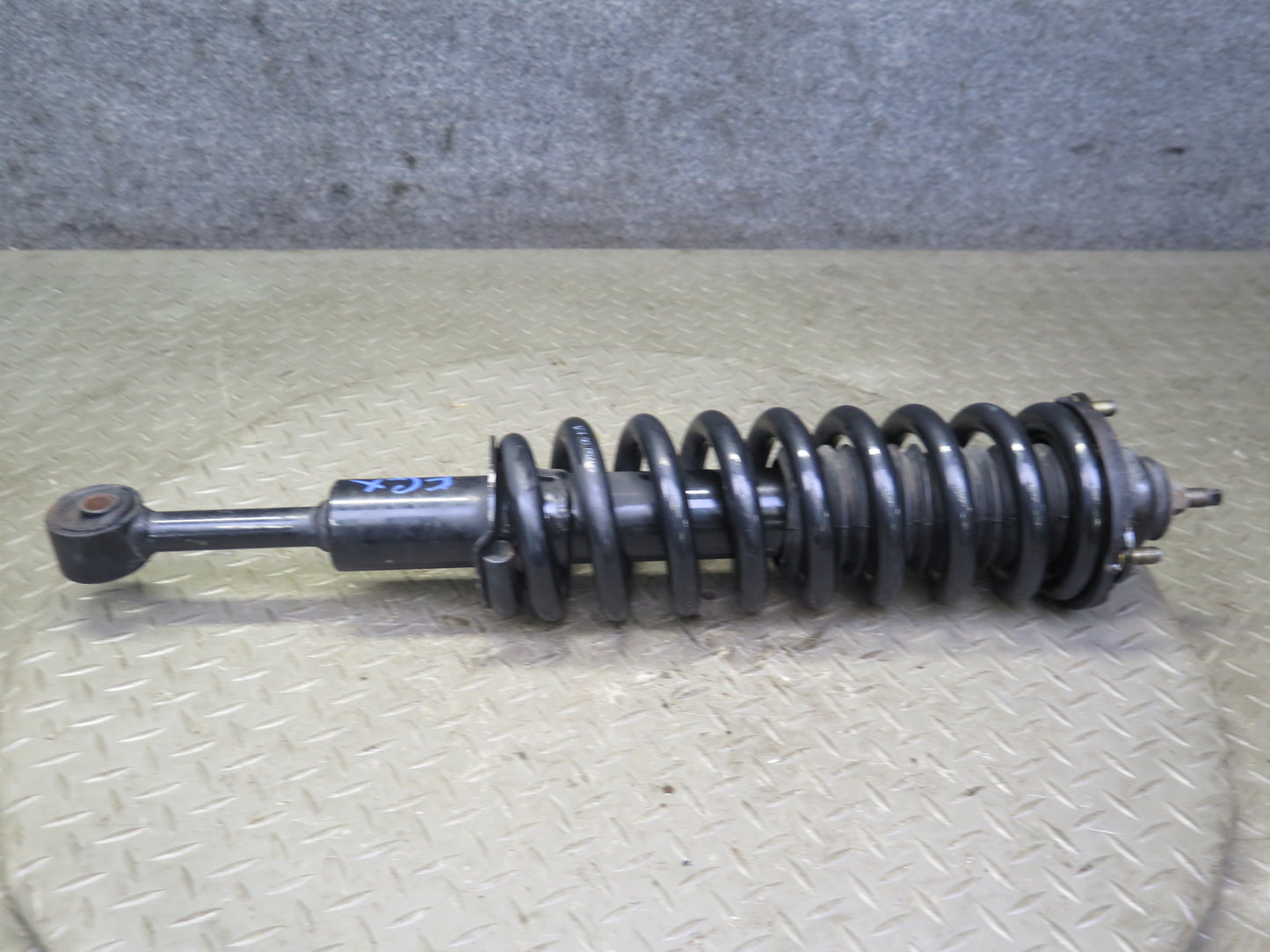 2003-2008 Lexus UZJ120L GX470 Front Left & Right Strut Shock Absorber Set of 2