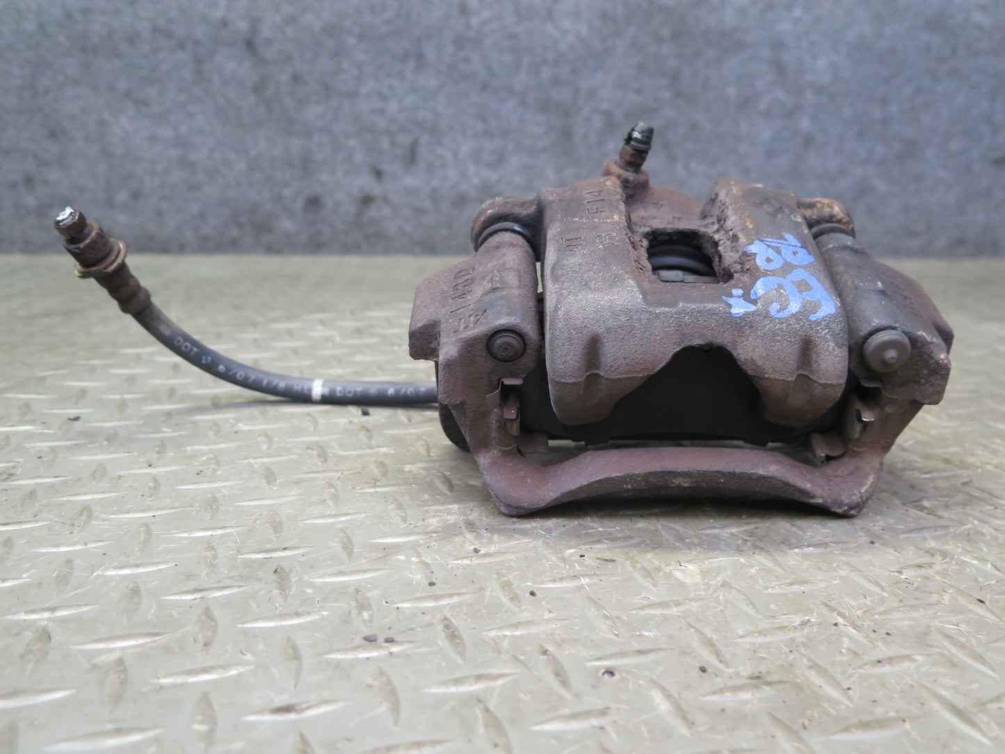 2003-2009 Lexus UZJ120L GX470 AWD Rear Left & Right Brake Caliper Set of 2