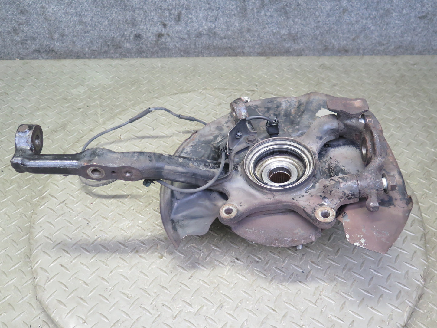 2003-2009 Lexus UZJ120L GX470 Front Left Spindle Knuckle Wheel Hub Bearing