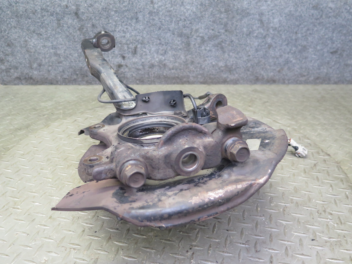 2003-2009 Lexus UZJ120L GX470 Front Left Spindle Knuckle Wheel Hub Bearing