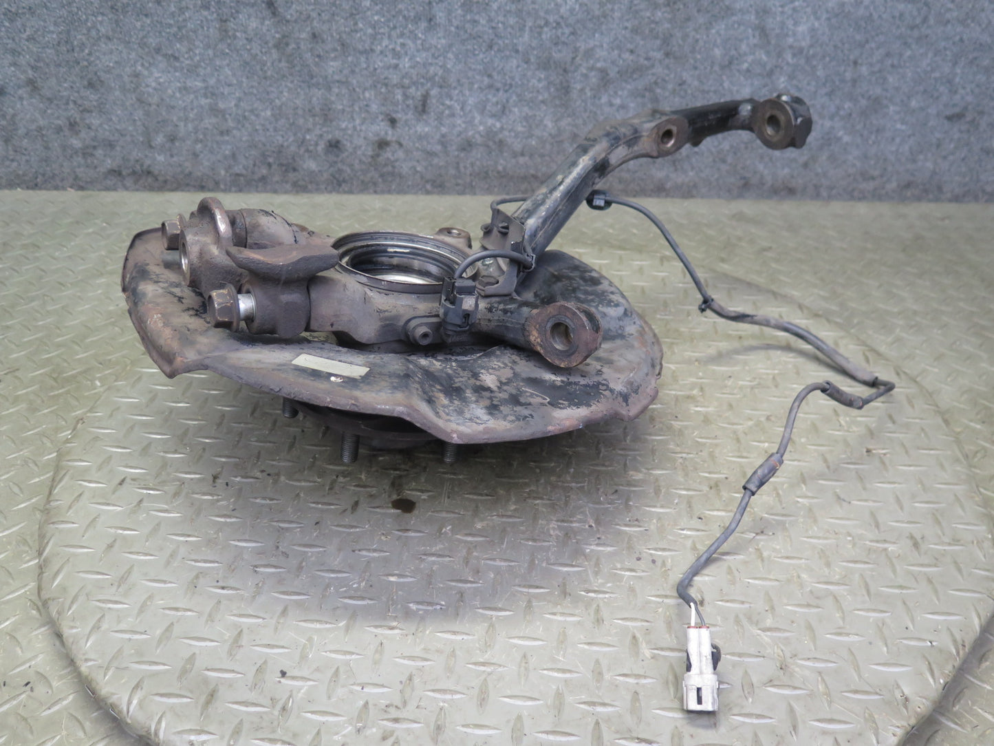 2003-2009 Lexus UZJ120L GX470 Front Left Spindle Knuckle Wheel Hub Bearing