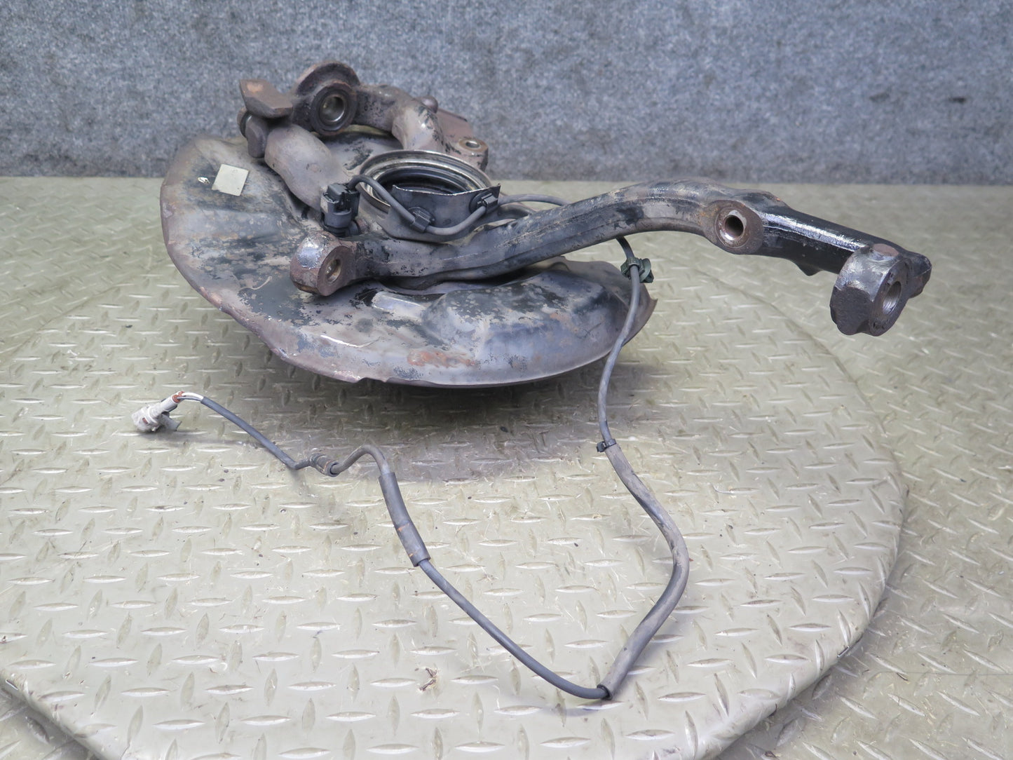 2003-2009 Lexus UZJ120L GX470 Front Left Spindle Knuckle Wheel Hub Bearing