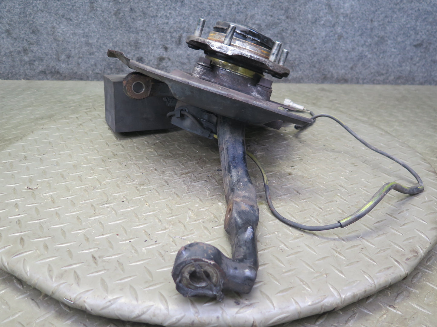 2003-2009 Lexus UZJ120L GX470 Front Right Spindle Knuckle Wheel Hub Bearing