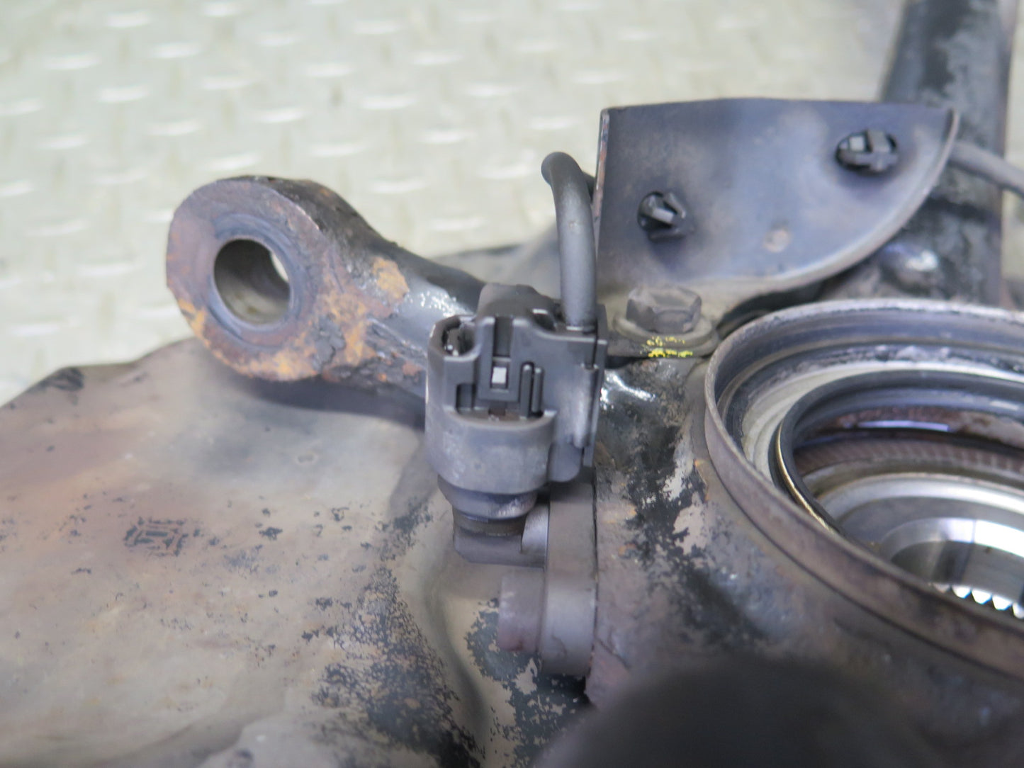 2003-2009 Lexus UZJ120L GX470 Front Right Spindle Knuckle Wheel Hub Bearing