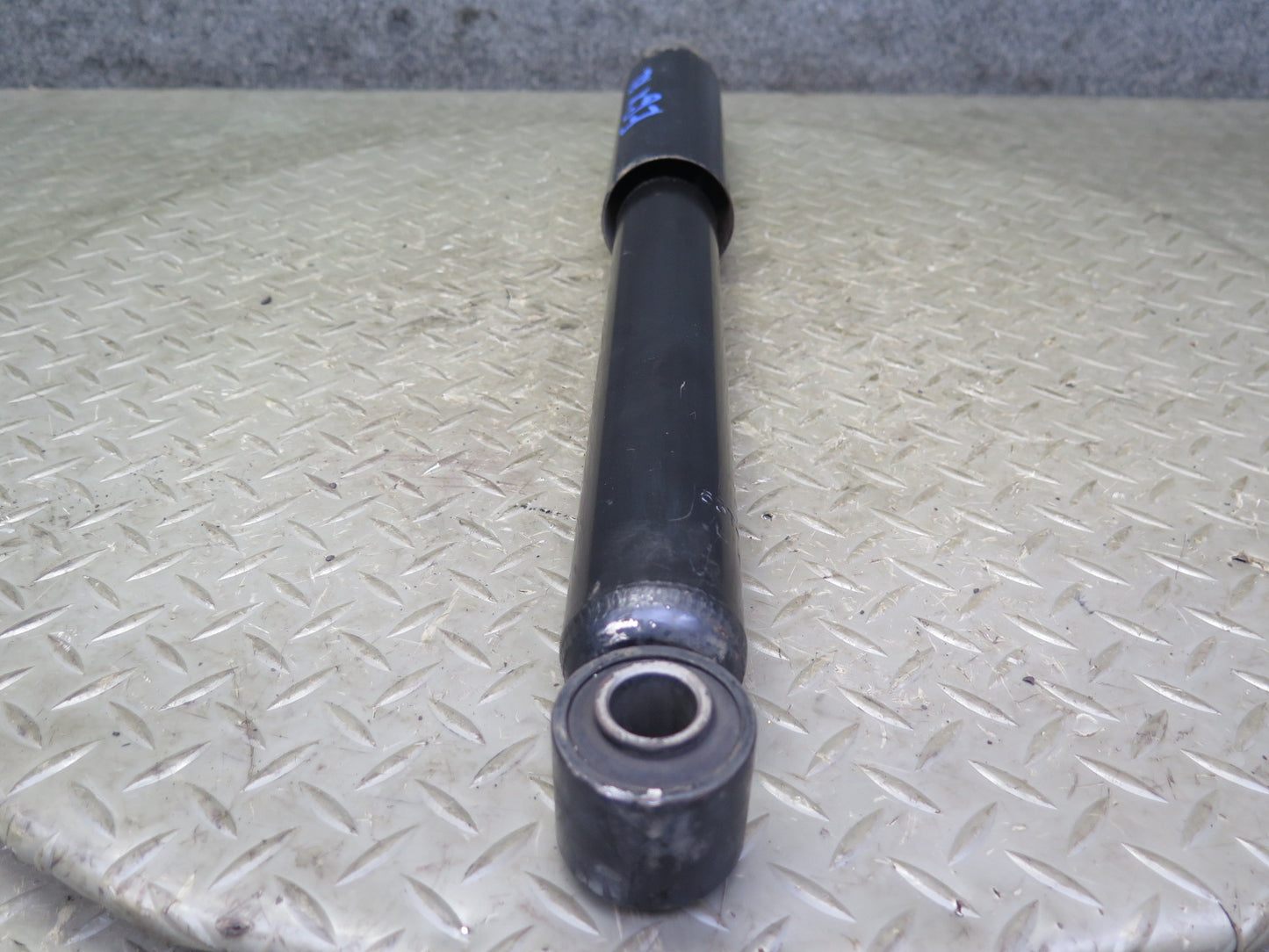 2003-2008 Lexus UZJ120L GX470 Rear Left & Right Strut Shock Absorber Set of 2