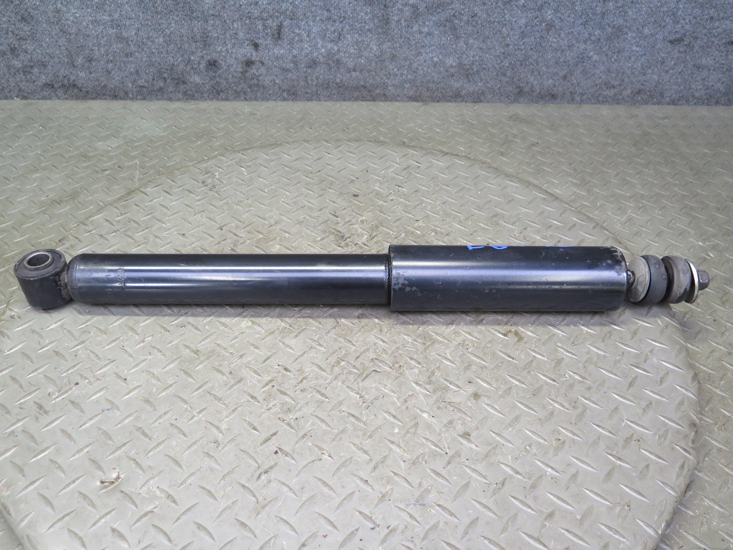 2003-2008 Lexus UZJ120L GX470 Rear Left & Right Strut Shock Absorber Set of 2