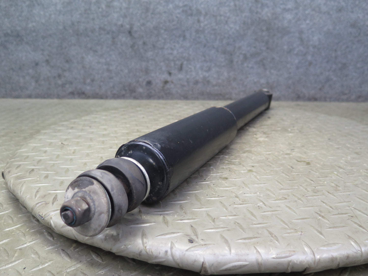 2003-2008 Lexus UZJ120L GX470 Rear Left & Right Strut Shock Absorber Set of 2