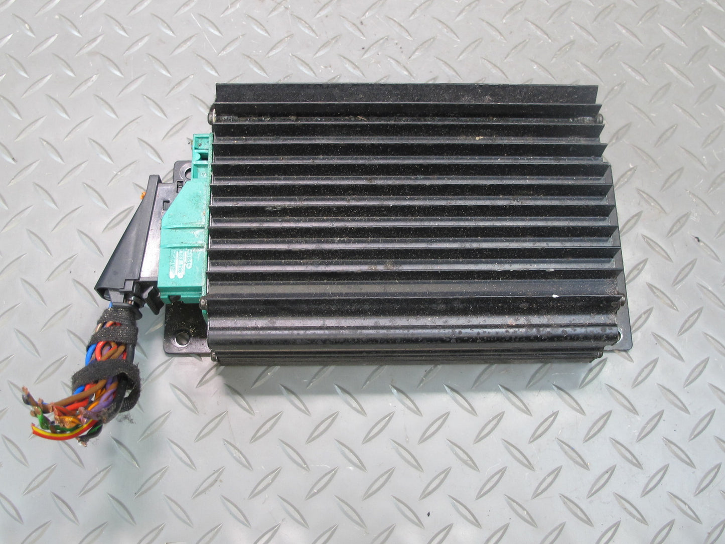 03-04 Mercedes R230 SL500 Bose Audio Radio Amplifier AMP 2308200189 OEM