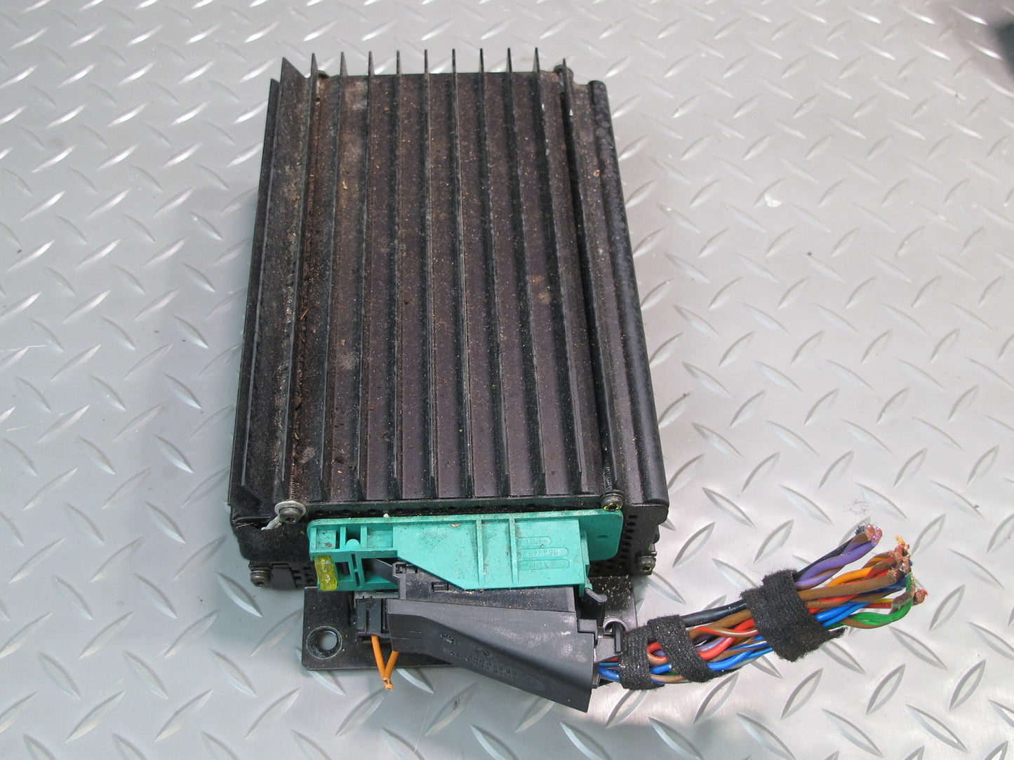 03-04 Mercedes R230 SL500 Bose Audio Radio Amplifier AMP 2308200189 OEM