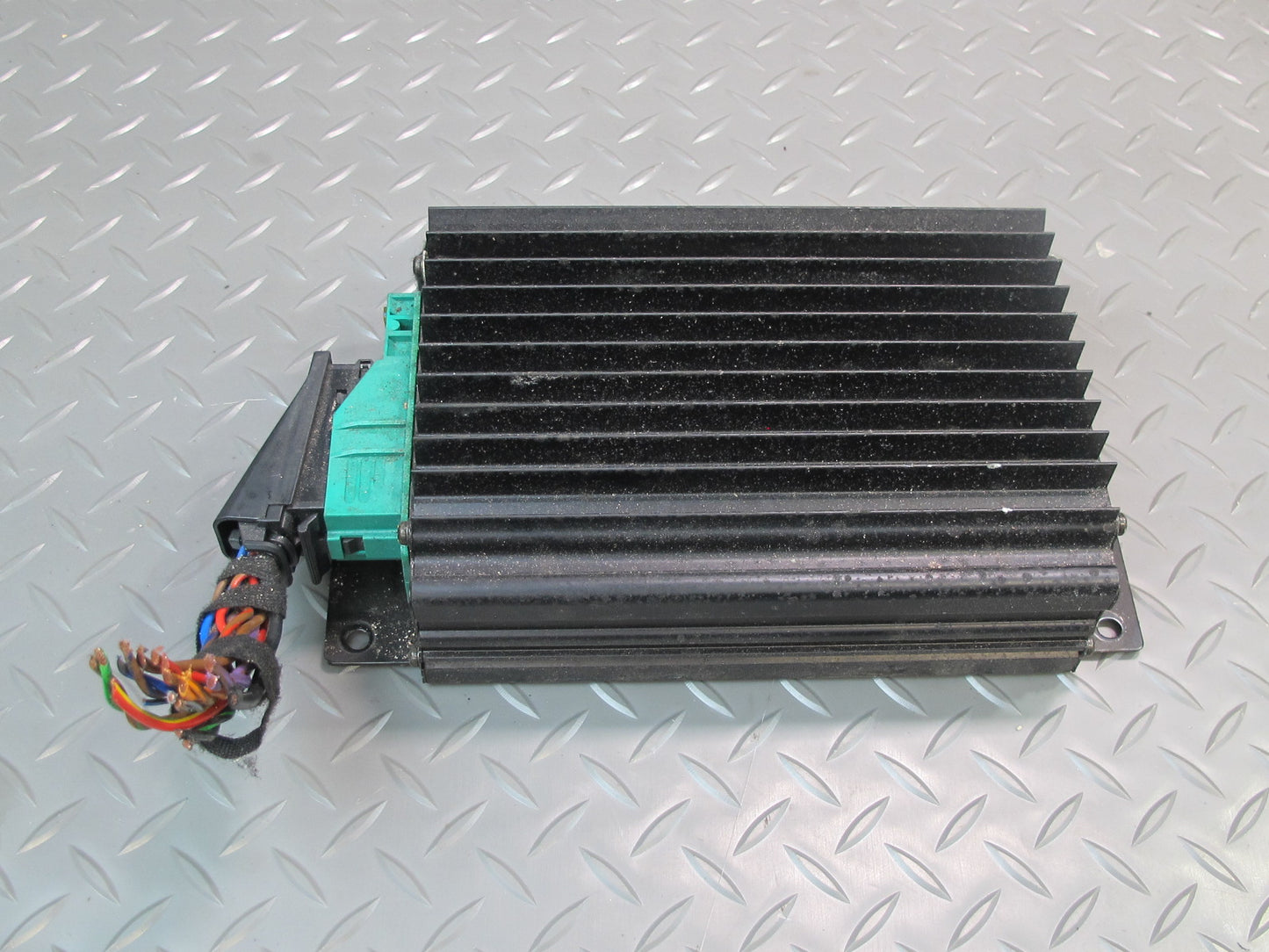 03-04 Mercedes R230 SL500 Bose Audio Radio Amplifier AMP 2308200189 OEM