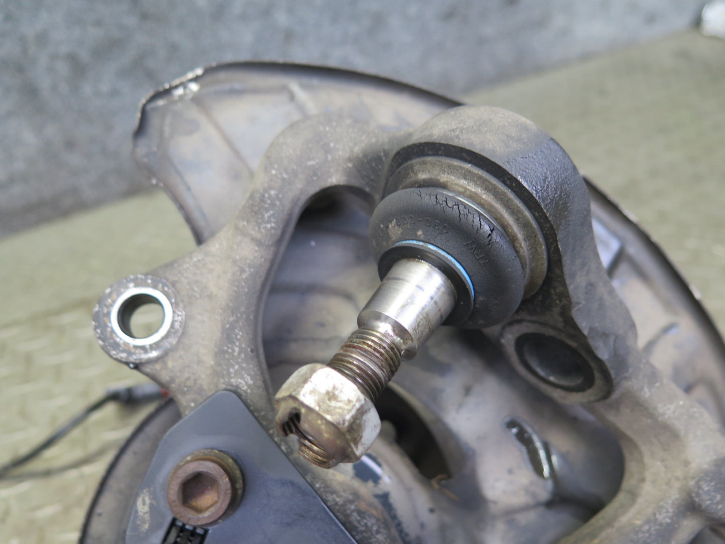 03-08 Mercedes R230 SL500 Front Right Spindle Knuckle Wheel Hub Bearing 130K OEM