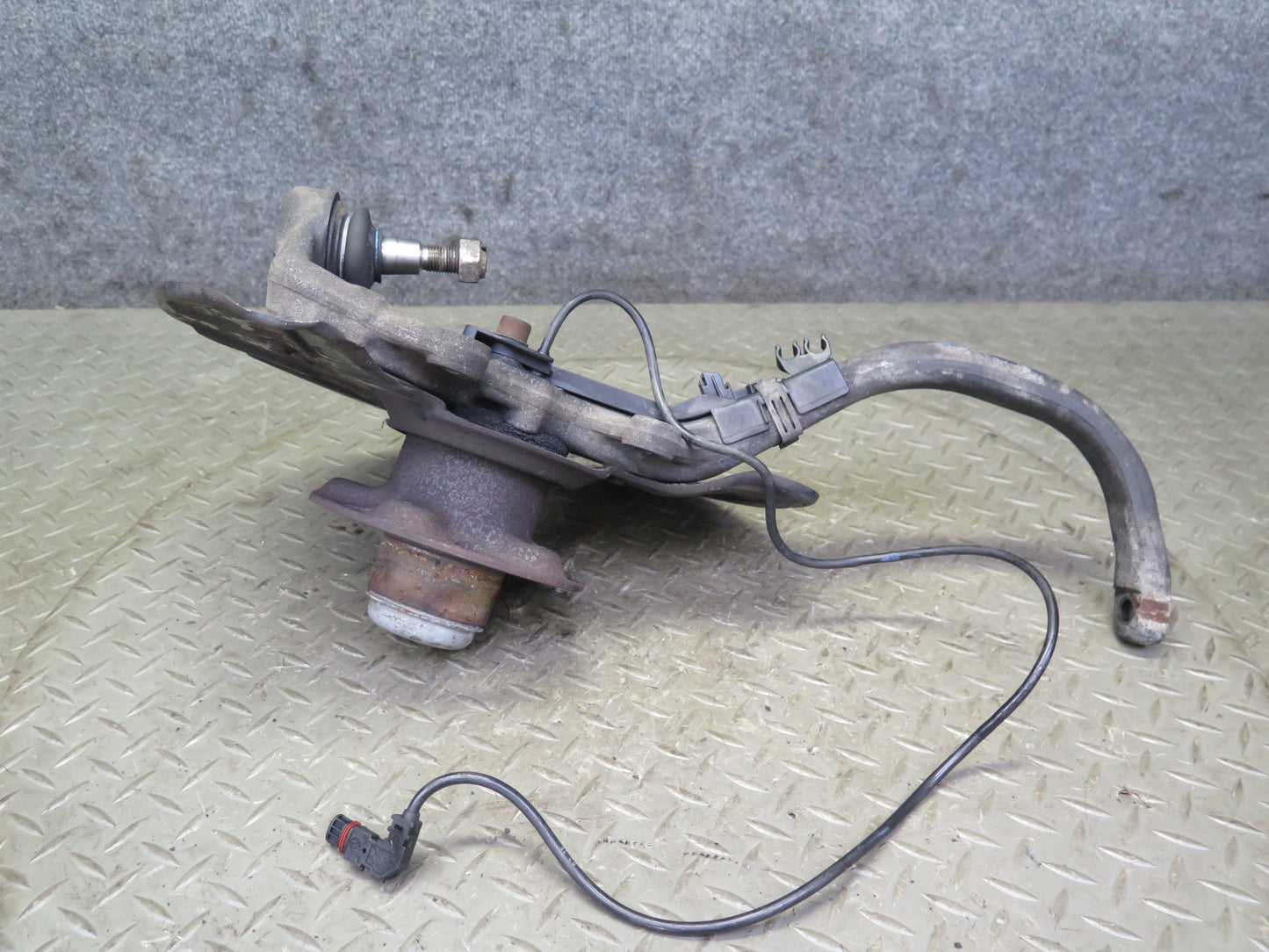 03-08 Mercedes R230 SL500 Front Right Spindle Knuckle Wheel Hub Bearing 130K OEM