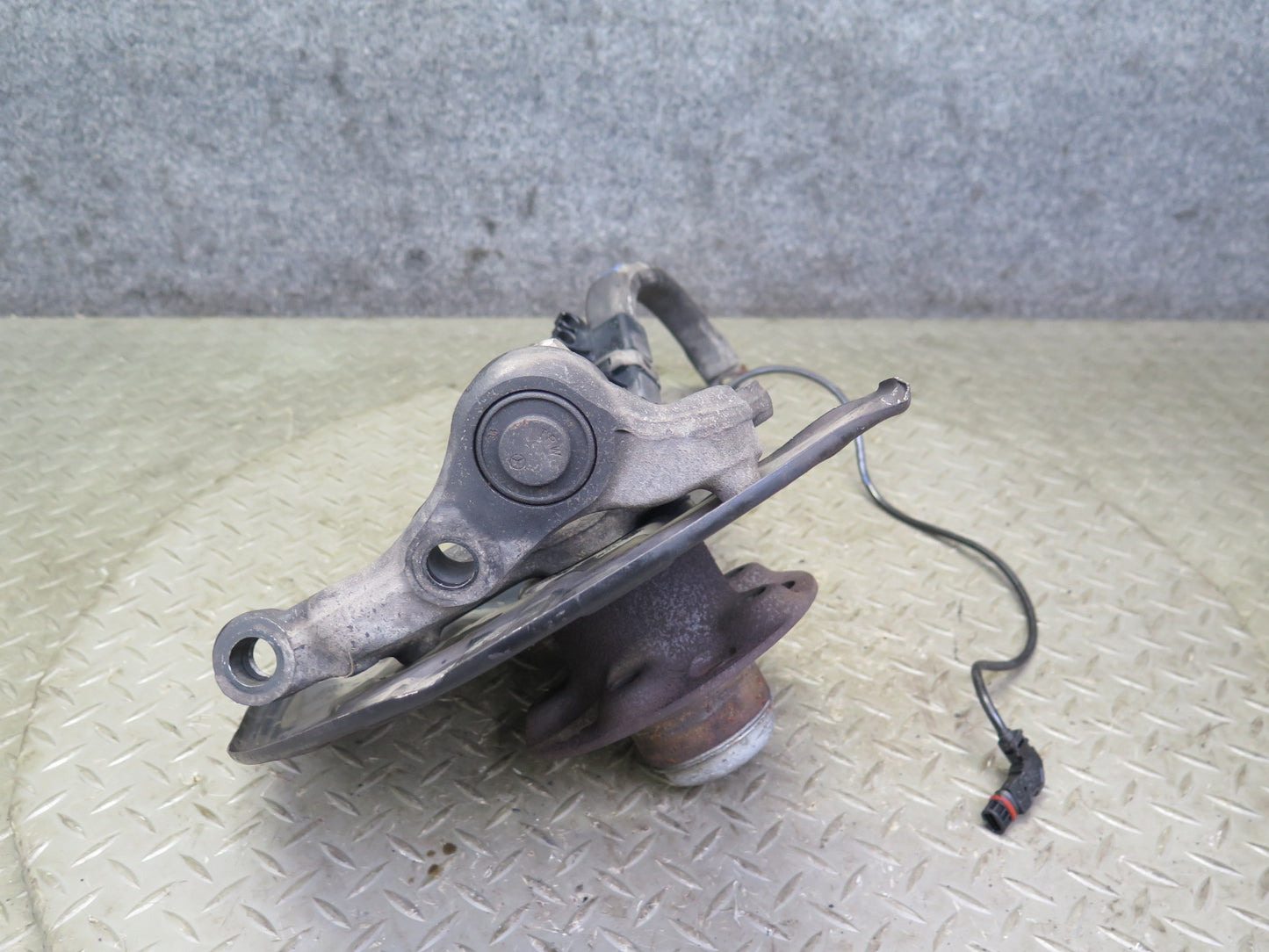 03-08 Mercedes R230 SL500 Front Right Spindle Knuckle Wheel Hub Bearing 130K OEM