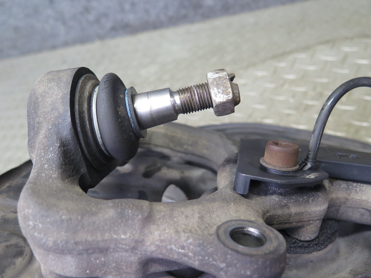 03-08 Mercedes R230 SL500 Front Right Spindle Knuckle Wheel Hub Bearing 130K OEM