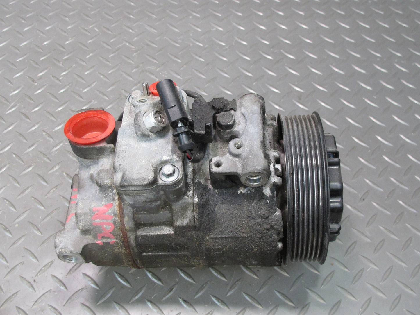 2011-2014 Porsche Cayenne S 958 4.8L Engine A/C Air Conditioning Compressor