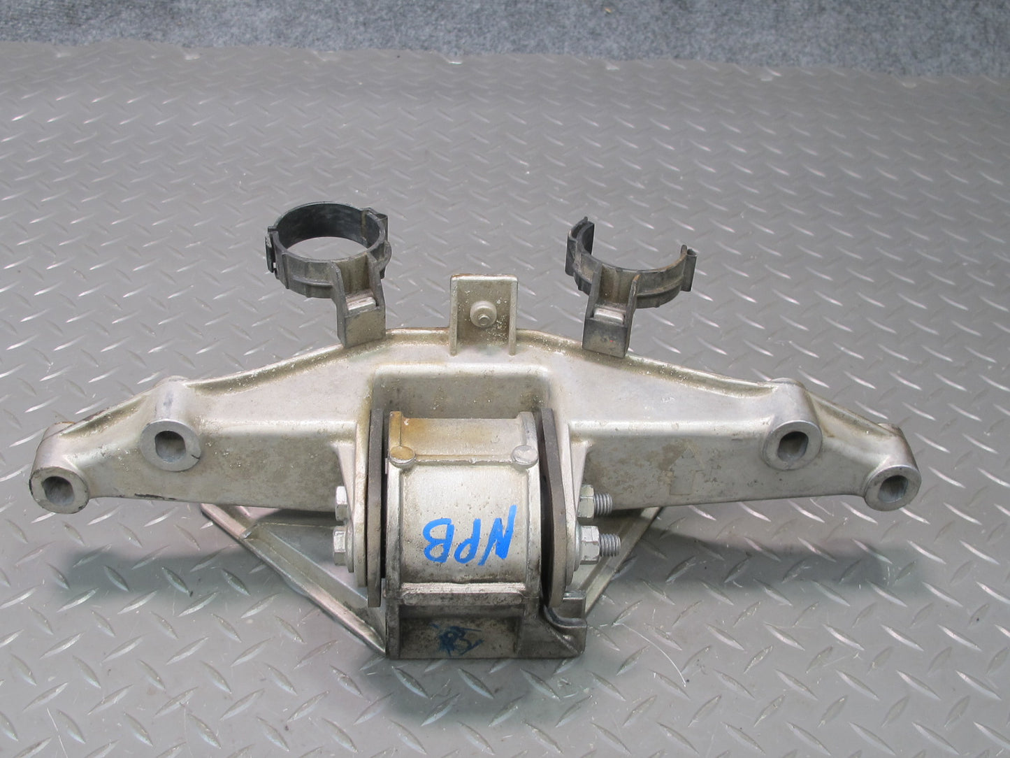 1997-2004 Porsche Boxster 986 Engine Motor Mount Bracket Support 98637530901