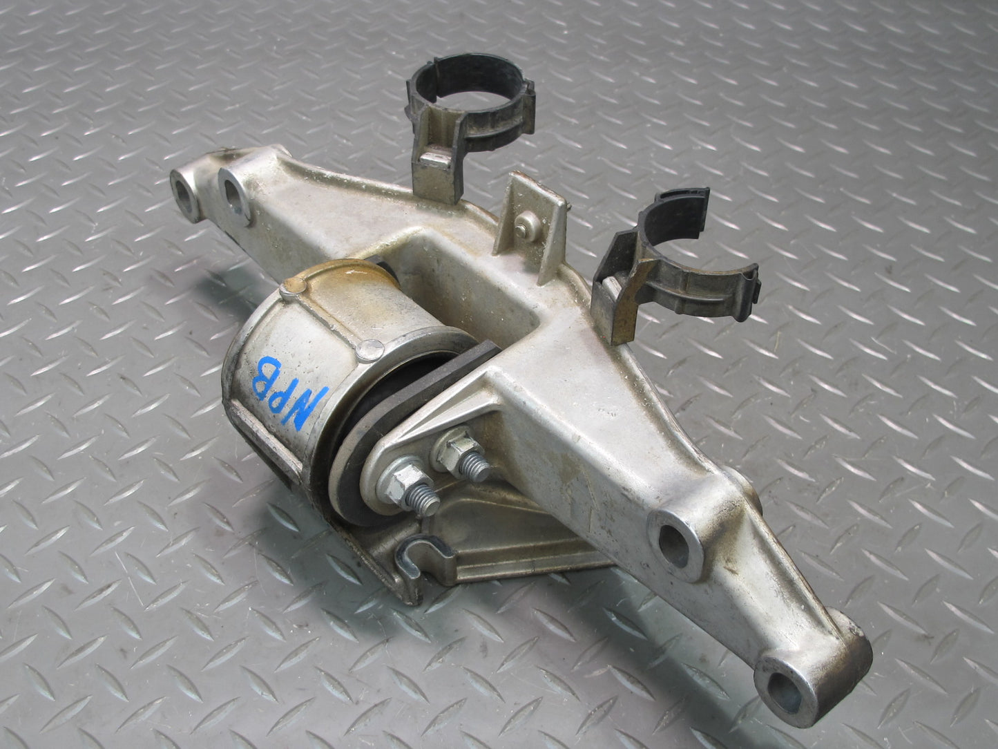 1997-2004 Porsche Boxster 986 Engine Motor Mount Bracket Support 98637530901