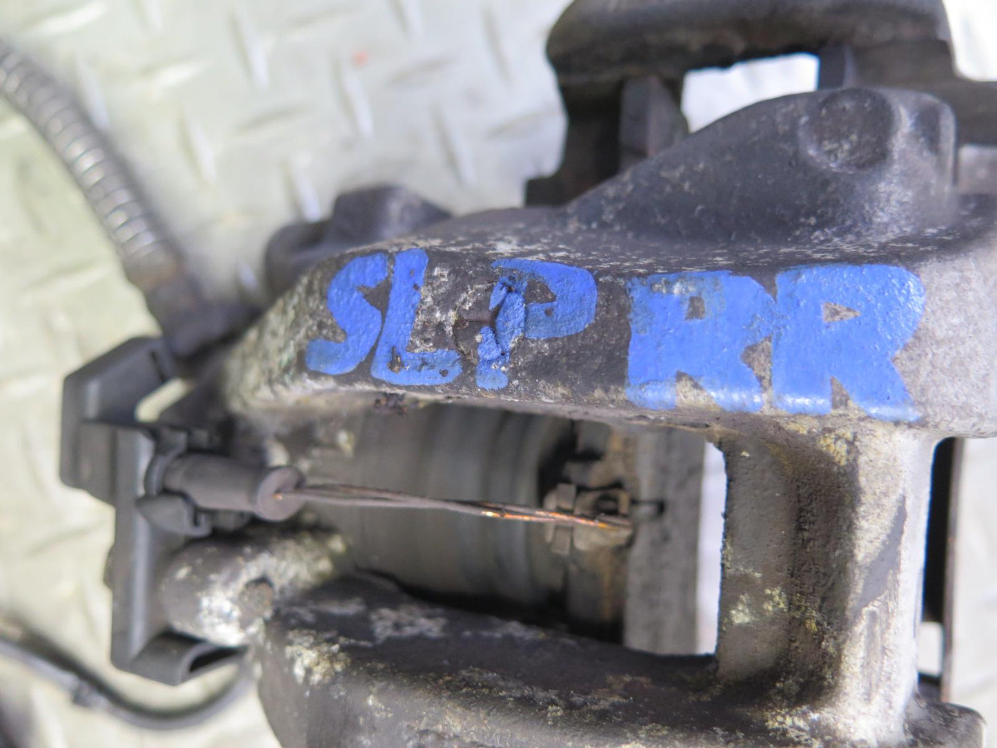 03-06 Mercedes R230 SL500 Set of 2 Rear Left & Right Brake Caliper 130K OEM