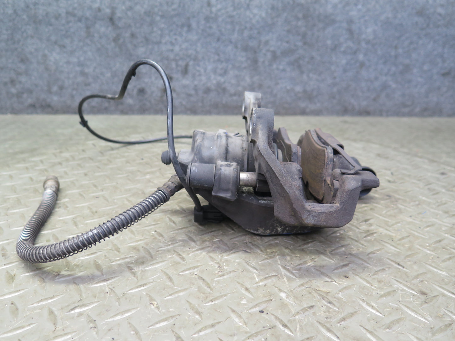 03-06 Mercedes R230 SL500 Set of 2 Rear Left & Right Brake Caliper 130K OEM