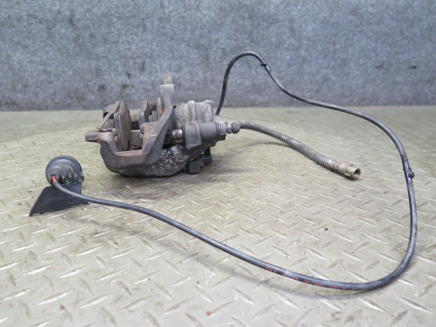 03-06 Mercedes R230 SL500 Set of 2 Rear Left & Right Brake Caliper 130K OEM