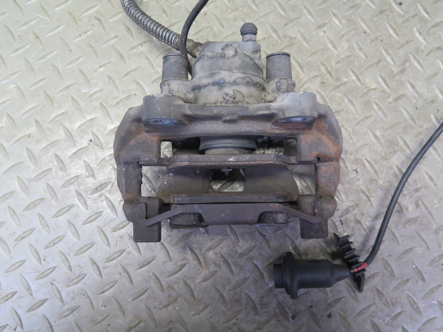 03-06 Mercedes R230 SL500 Set of 2 Rear Left & Right Brake Caliper 130K OEM