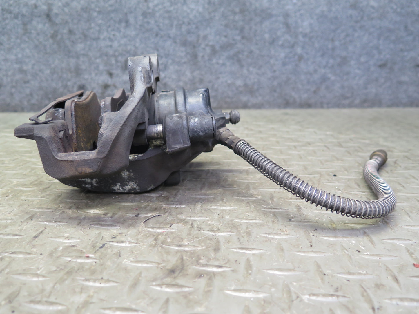 03-06 Mercedes R230 SL500 Set of 2 Rear Left & Right Brake Caliper 130K OEM