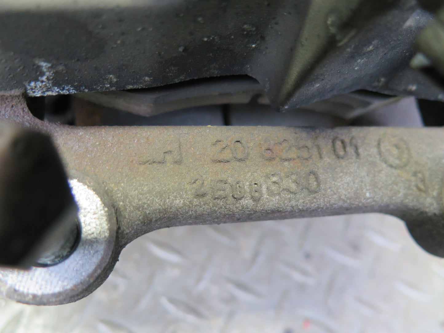 03-06 Mercedes R230 SL500 Set of 2 Front Left & Right Brembo Brake Caliper OEM