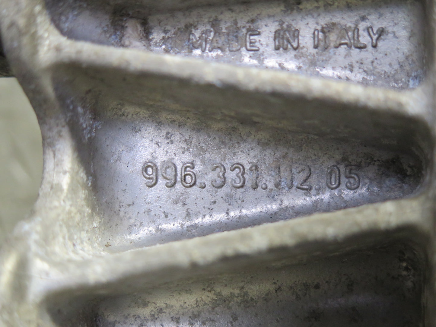 1999-2004 Porsche 911 996 RWD Rear Right Spindle Knuckle Wheel Hub