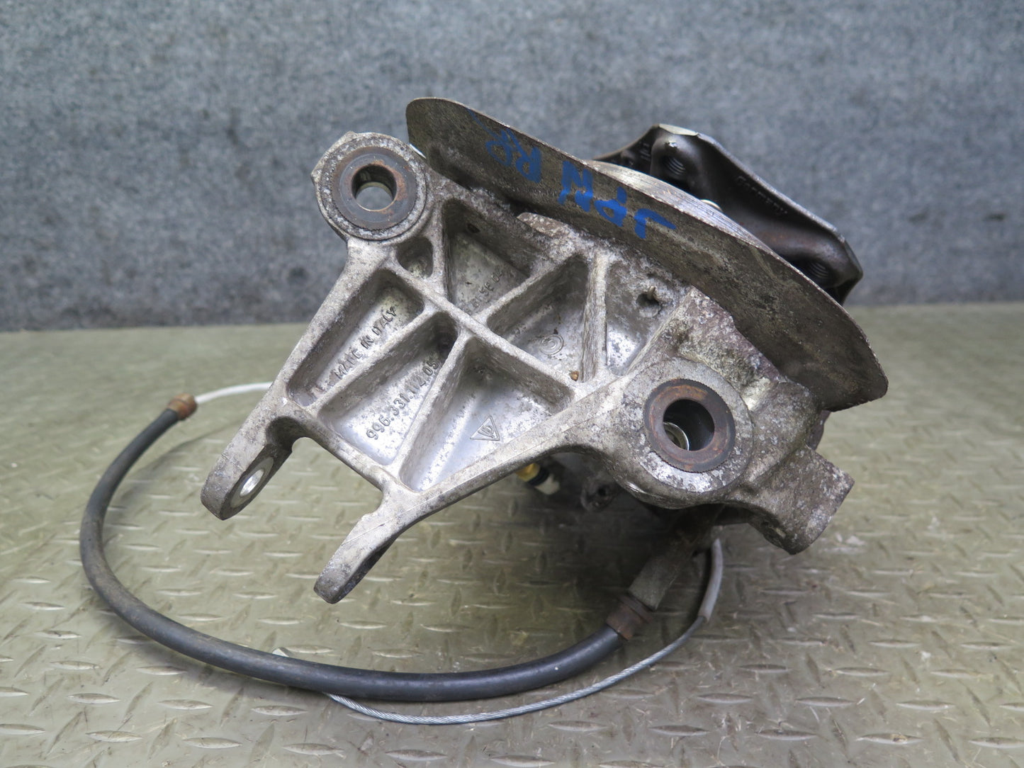 1999-2004 Porsche 911 996 RWD Rear Right Spindle Knuckle Wheel Hub