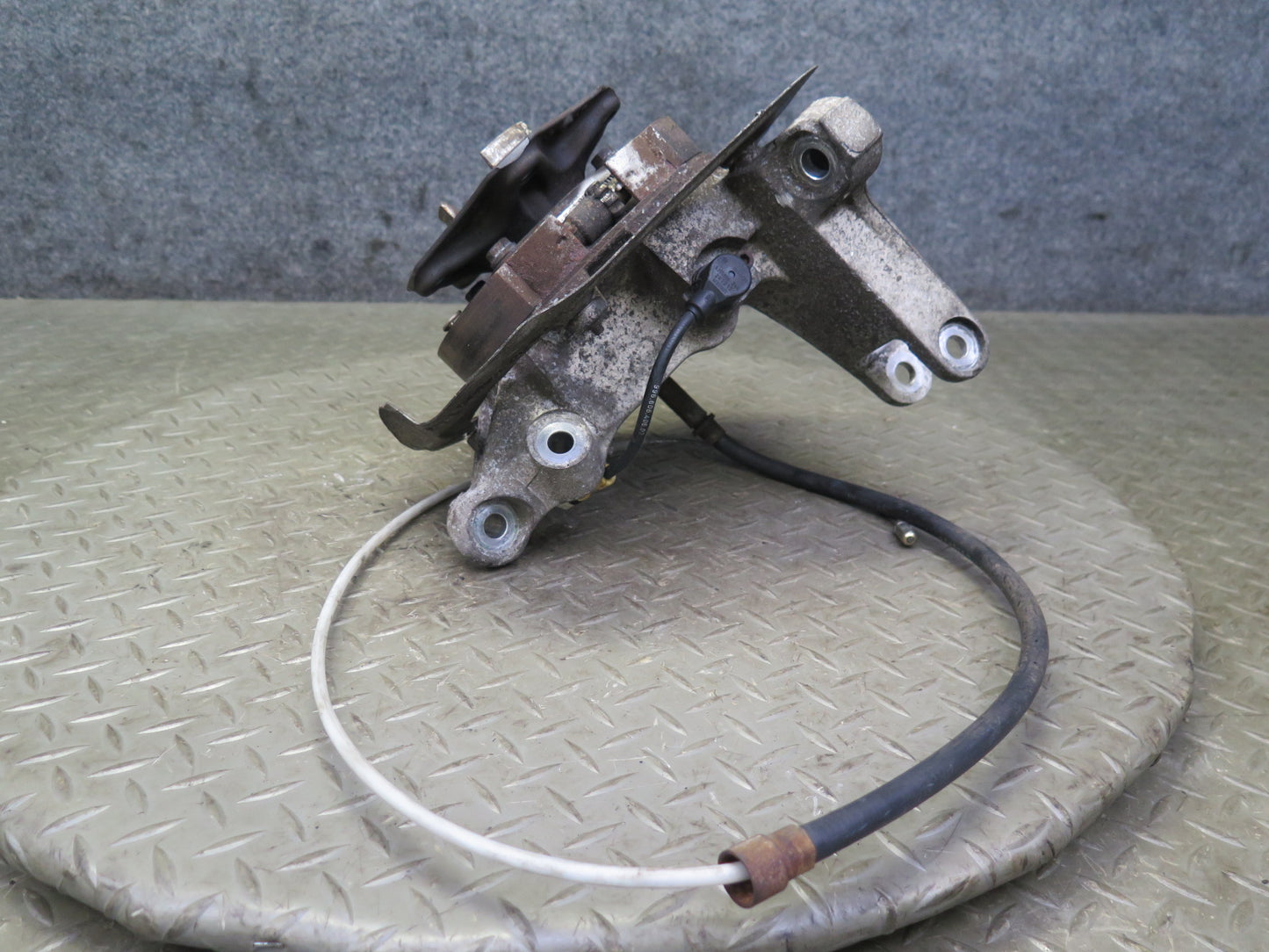 1999-2004 Porsche 911 996 RWD Rear Right Spindle Knuckle Wheel Hub