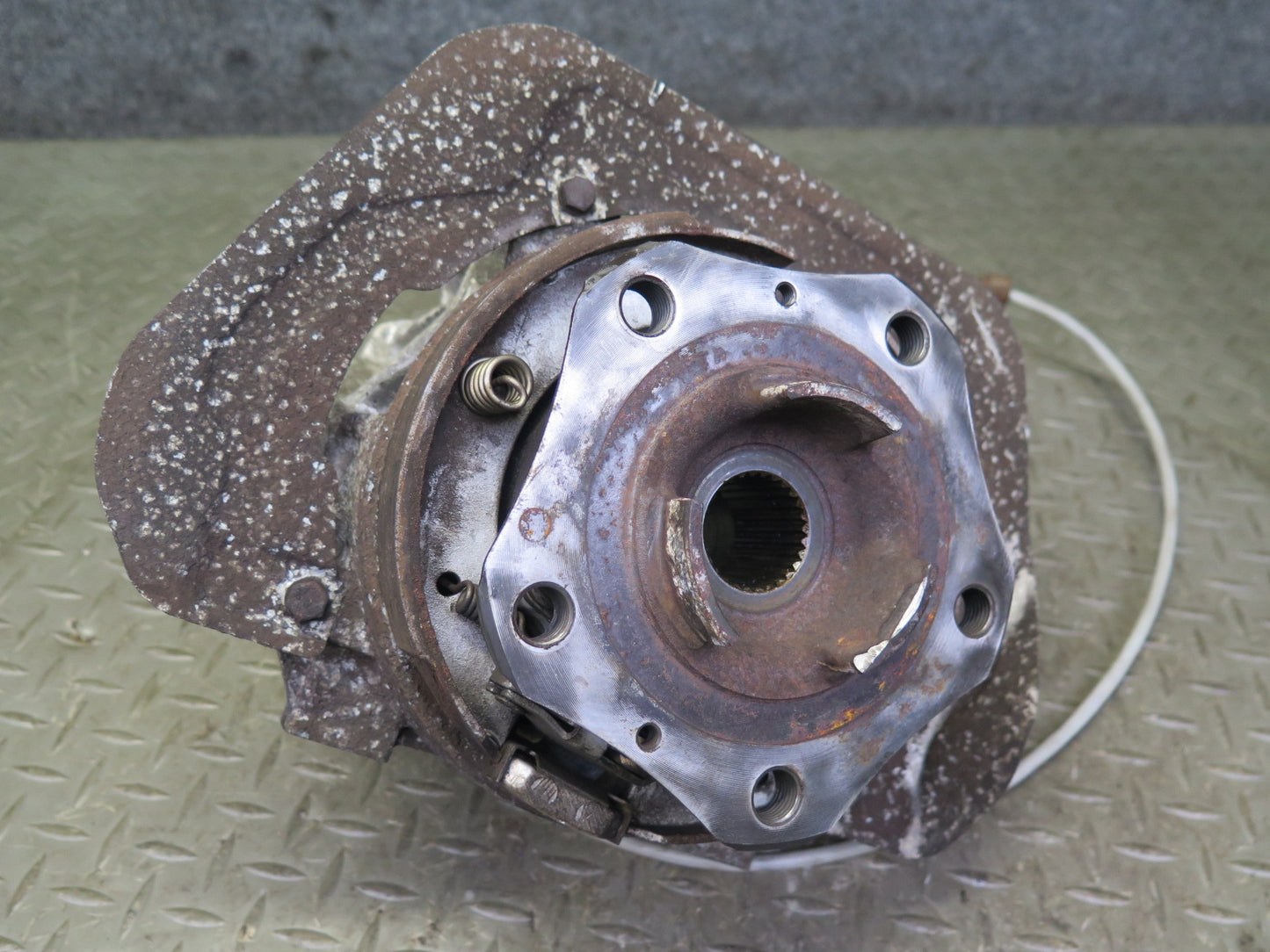 1999-2004 Porsche 911 996 RWD Rear Right Spindle Knuckle Wheel Hub