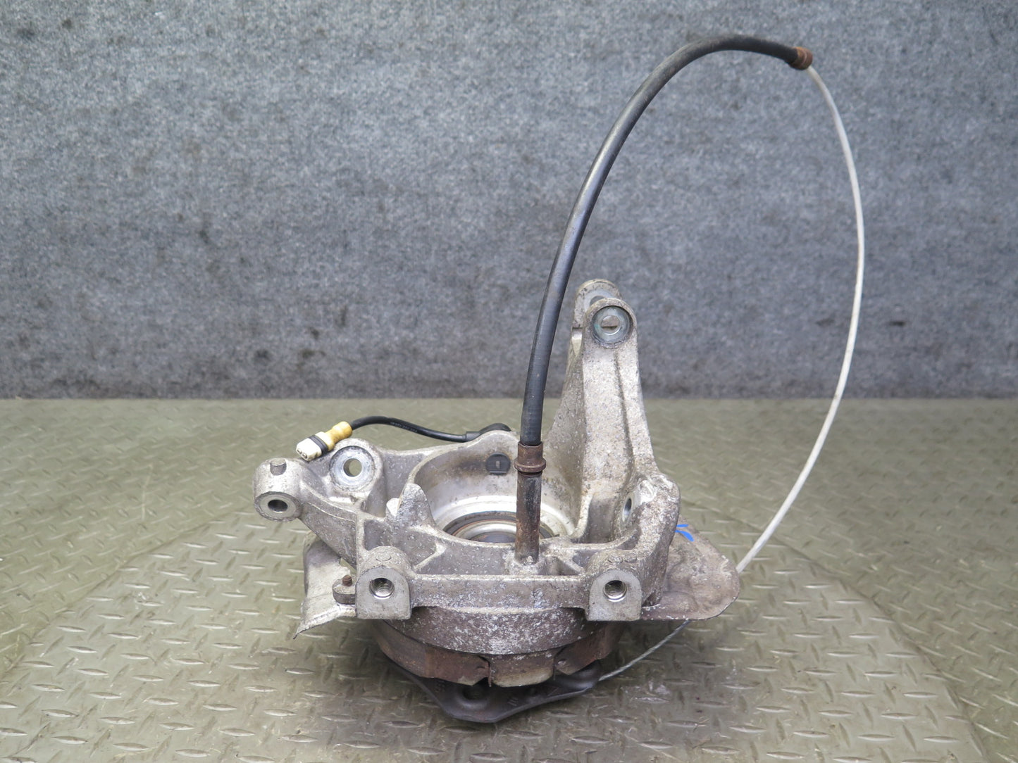 1999-2004 Porsche 911 996 RWD Rear Right Spindle Knuckle Wheel Hub