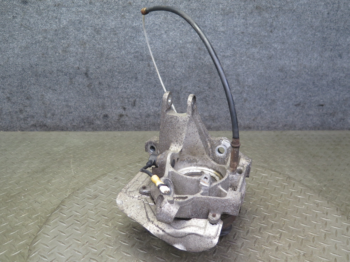 1999-2004 Porsche 911 996 RWD Rear Right Spindle Knuckle Wheel Hub